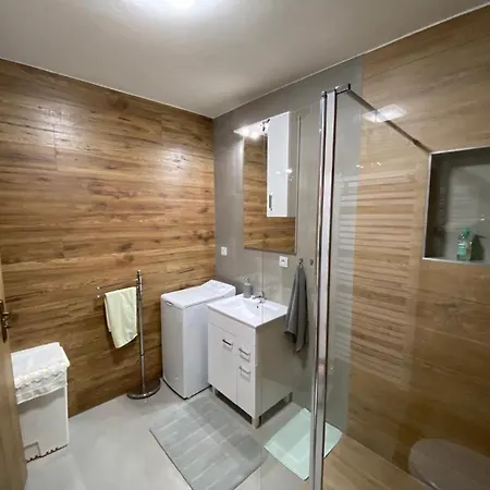 Lovely & Luxury Belá